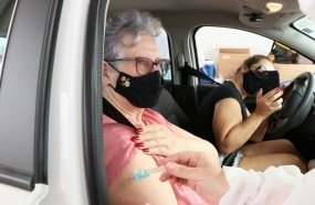 Com mutirão no fim de semana, Estado acelera imunização contra a Covid-19 