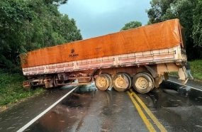 Sete veículos se envolvem em acidente que deixou dois feridos na BR-282