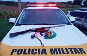 Motorista é preso após Polícia Rodoviária encontrar espingarda no carro