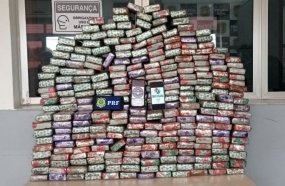 Ação conjunta apreende 190 kg de maconha e recupera carro roubado 