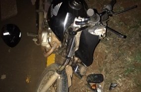 Colisão entre carro e moto deixa motociclista ferido 