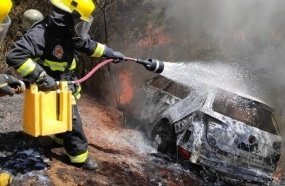 Veículo é consumido por incêndio após pane elétrica na SC-355