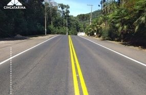 Avenida Caetano Natal Branco recebe sinalização horizontal  