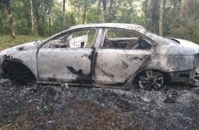 PM encontra veículo queimado no interior de Campos Novos