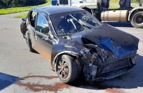Quatro pessoas ficam feridas em colisão no Trevão de Irani 