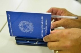 Bolsonaro relança programa de redução de salários e jornada
