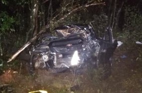 Mulher morre em colisão entre carro e carreta na SC-135