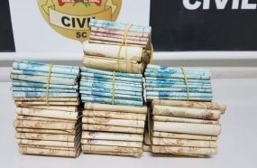 Polícia apreende R$ 100 mil em operação contra o tráfico de drogas 
