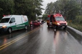 Idoso morre em colisão que envolveu três veículos na BR-282