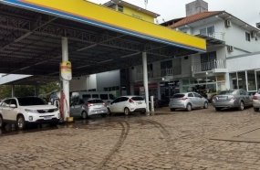 Dupla assalta posto de combustível em Ponte Serrada