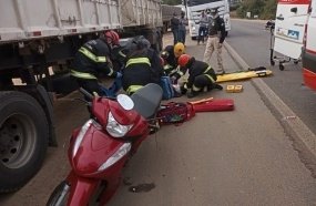 Motociclista fica ferido em acidente na BR-470 