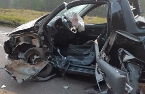 Acidente envolvendo três veículos deixa uma pessoa ferida na BR-282