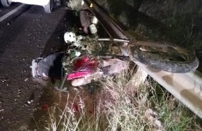 Motociclista fica ferido após colidir em barranco na SC-135