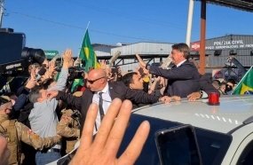 Jair Bolsonaro está em Chapecó onde realiza motociata neste sábado 