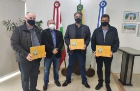 Secretário de Estado da Saúde e deputados visitam Joaçaba 