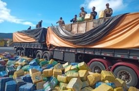 Carreta carregava 24 toneladas de maconha escondidas em carga de soja
