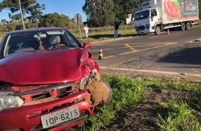 Colisão entre carro e caminhão no Trevão do Irani