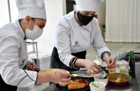 Acadêmicos de Gastronomia apresentam pratos autorais
