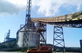 Funcionário morre prensado em engrenagens de máquina 
