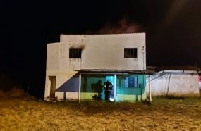 Boate abandonada pega fogo em Campos Novos 