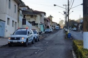 Briga termina com homem ferido com golpe de faca 