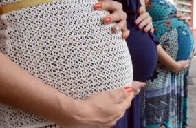 Gestantes e puérperas vacinadas com a AstraZeneca podem tomar 2ª dose de outro fabricante