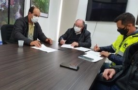Prefeito autoriza pavimentação de rua no bairro Jardim Alvorada 