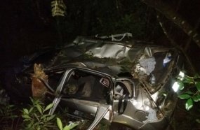 Pai e filho ficam feridos em capotamento na BR-470
