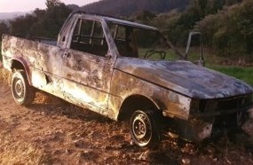 Veículo é destruído por incêndio em Capinzal 