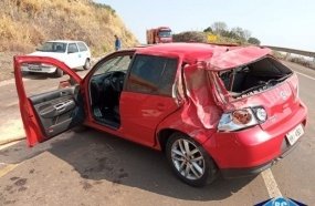 Jovem fica ferida após capotar carro no Contorno Viário 