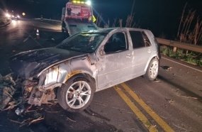 Motorista capota veículo após colidir em barranco na SC-150