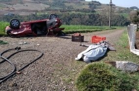 Idoso morre após capotar carro com placas de Herval d´Oeste