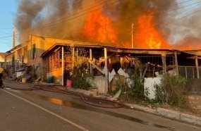 Incêndio consome três casas em Campos Novos 