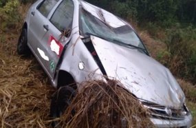 Capotamento deixa uma pessoa ferida na SC-467 