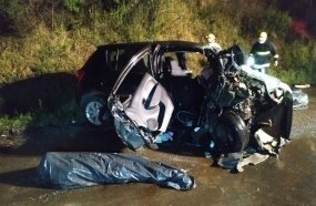 Colisão frontal entre veículos deixa quatro mortos na BR-282