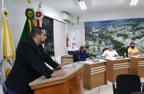 Vereadores questionam representante do Estacionamento Rotativo 