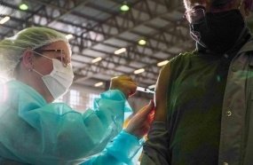 Dose de reforço para idosos de 70 anos será aplicada no sábado