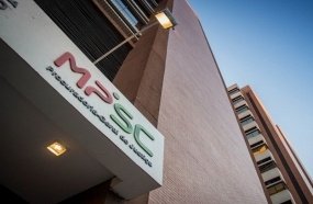 MP recorre de decisão que autoriza professora a não tomar vacina 