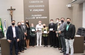 Vereadores prestam homenagens a empresas e entidades