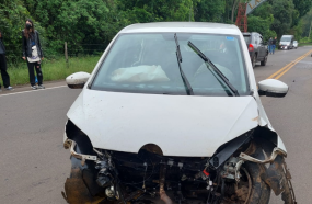 Motorista colide carro contra o portal de entrada de Lacerdópolis 