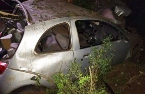 Homem morre após carro colidir contra árvore na SC-355 