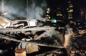 Idoso morre carbonizado durante incêndio em residência 