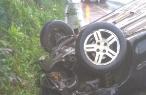 Motorista sofre ferimentos após capotar carro na SC-135 
