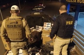 PRF apreende caminhão com 300 maços de cigarros na BR-282