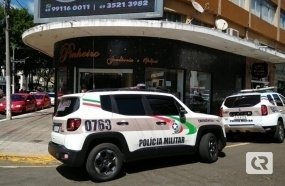 Elementos armados assaltam Joalheria no centro de Joaçaba 