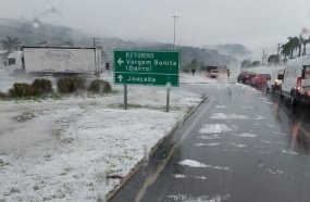 Forte chuva de granizo causa prejuízos em municípios da região 