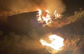 Uma pessoa morre carbonizada após colisão e incêndio de veículos 