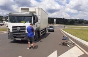 Idoso de bicicleta morre atropelado por caminhão na BR-282 