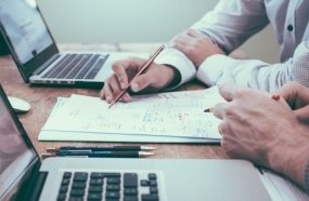 Veja como se candidatar a uma vaga de assistente administrativo 