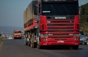 Motoristas de caminhões e ônibus sem exame toxicológico pagarão multa